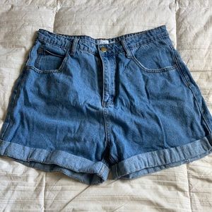 Princess Polly high waisted shorts size us 8